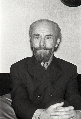 Lastekirjanik Iko Maran.  similar photo