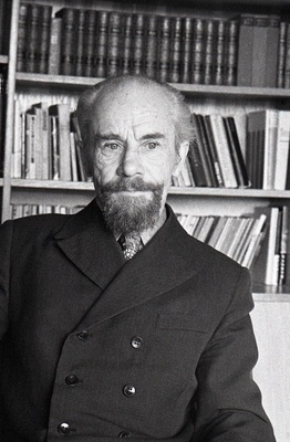 Lastekirjanik Iko Maran.  similar photo