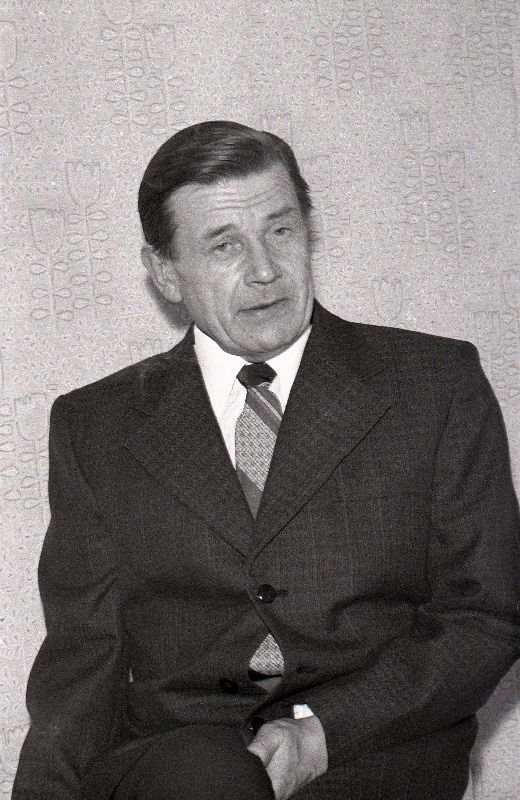 Tõlkija Harald Lepik.