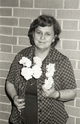 Kirjanik Ellen Niit.  similar photo