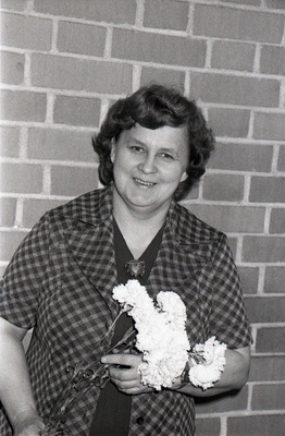 Kirjanik Ellen Niit.  similar photo