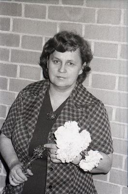 Kirjanik Ellen Niit.  similar photo