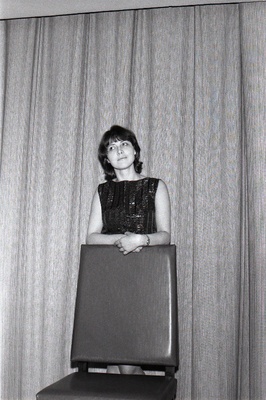 Näitleja Helle-Reet Helenurm esinemas kirjanduslikul kolmapäeval Kirjanike Majas.  similar photo