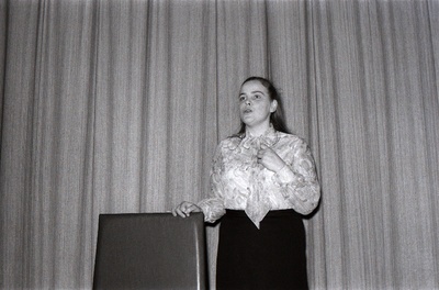 Näitleja Viiu Härm esinemas kirjanduslikul kolmapäeval Kirjanike Majas.  similar photo