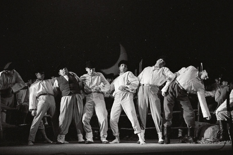 Stseen V. Tormise koorisüidist"Meestelaulud" RAT "Vanemuises".