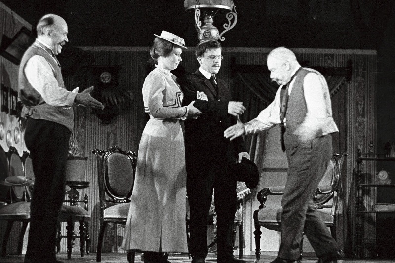 Stseen 0. Lutsu näidendist "Paunvere" RAT "Vanemuises".