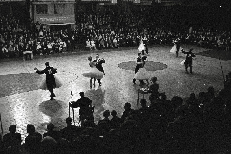 Tantsuturniir "Tallinn -66" võitjad (vasakult) Tor Back - Maila Natunen, Aare ja Piia Orb, Ceslovas ja Jürate Norvaiša, Lembit ja Signe Meiorg, Juri Skolelev - Ludmilla Künnaps, Vello Künnaps - Krista Kanter