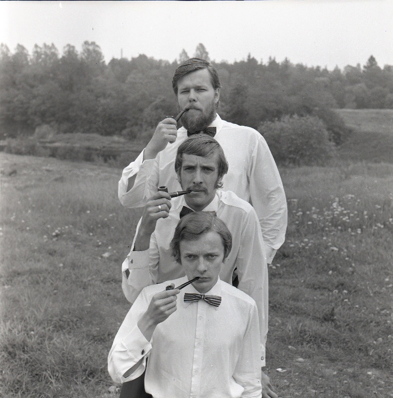 „Amortrio“ koosseisus Juhan Viiding (esiplaanil), tema selja taga Lembit Ulfsak ja Tõnis Rätsep (rivis viimane).