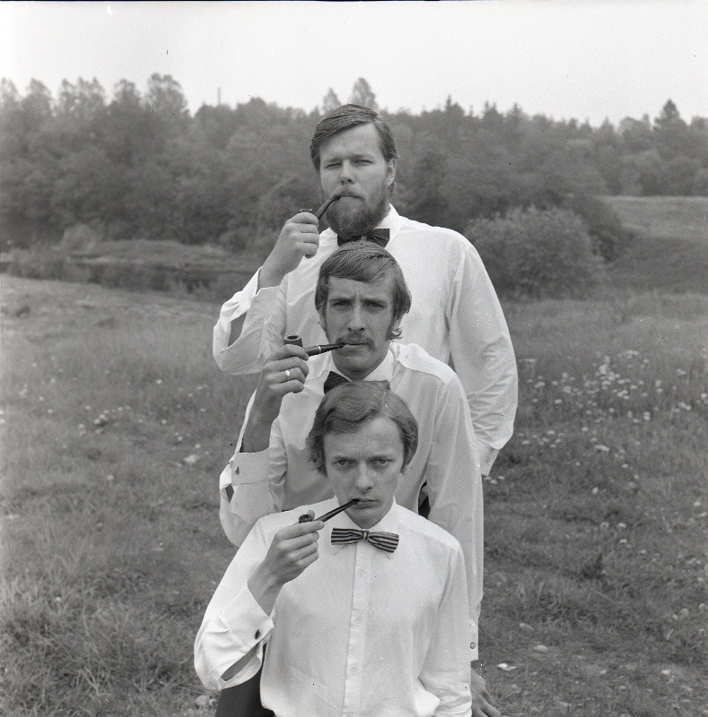 „Amortrio“ koosseisus Juhan Viiding (esiplaanil), tema selja taga Lembit Ulfsak ja Tõnis Rätsep (rivis viimane).