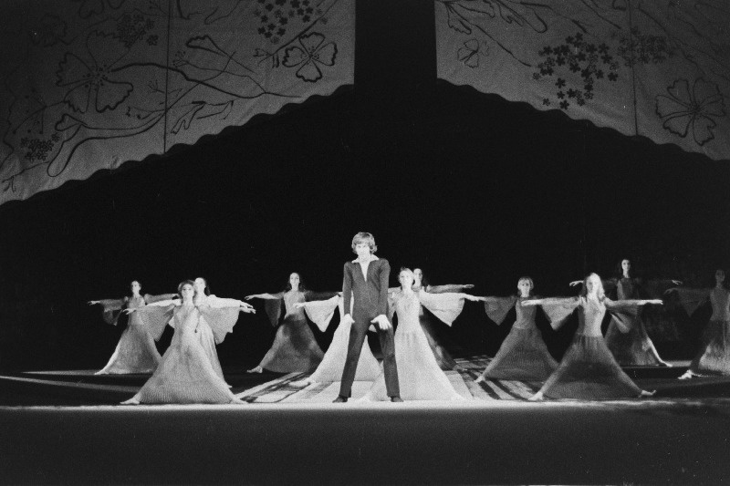 Stseen M. Kuulbergi balletist „Mont Vale`rien“ RAT „Vanemuises“.
