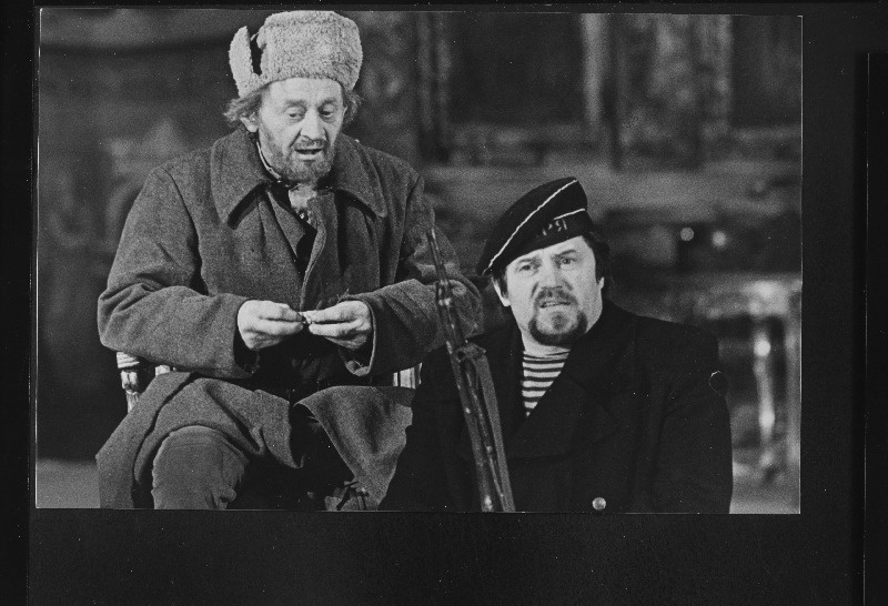 Stseen Trenjovi näidentist "Ljubov Jarovaja" V.Kingissepa nim. TRA Draamateatris. Pikalov - Jüri Järvet (vasakul) ja Švandja - Robert Gutman.