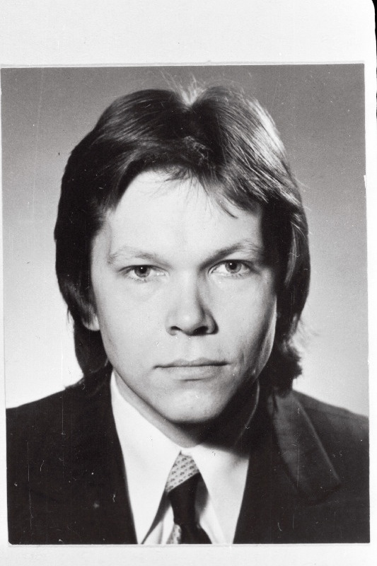 Pukk, Mart - Tallinna Riikliku Konservatooriumi lavakunstikateedri 1978.a. lõpetaja.
