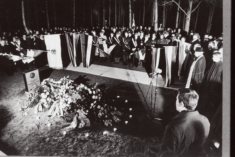 Eesti Vabariigi presidendi Konstantin Pätsi  ümbermatmise talitus  Metsakalmistul.