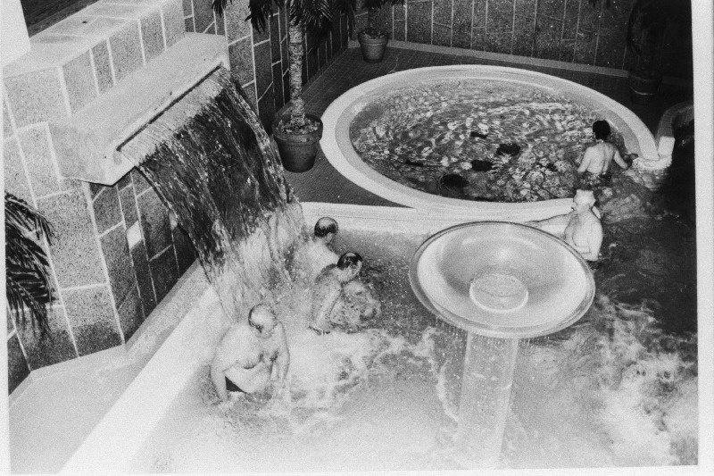 1944.a. Soome vabadussõjas võidelnud eesti vabatahtlike rügemendi mehed e. soomepoisid Kauhava Lions klubi kutsel külas Soome sõjaveteranidel. Soomepoisid Härma tervisekeskuse saunas.