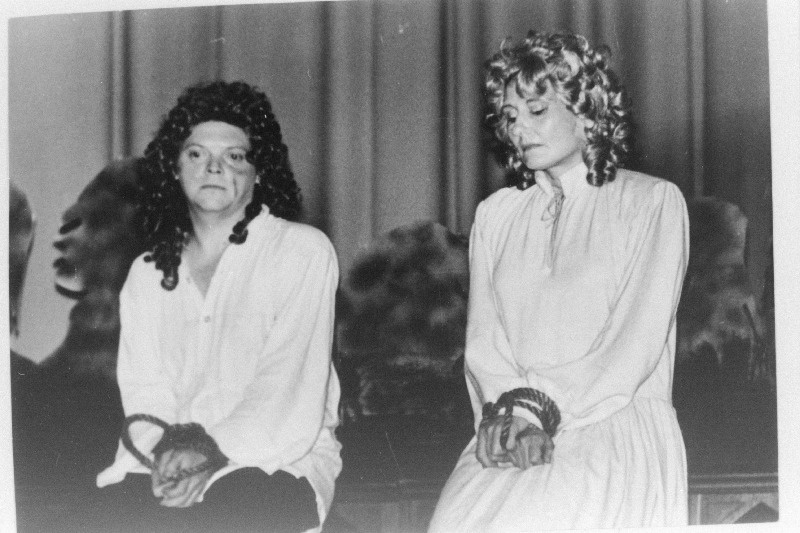 New Yorgi Eesti Teater esineb ESTO päevadel Melbournes A. Kallase “Reigi  õpetajat”. Peaosas  Urmas Kärner New Yorgis toimuvate VI ESTO päevade peakomitee esimees.