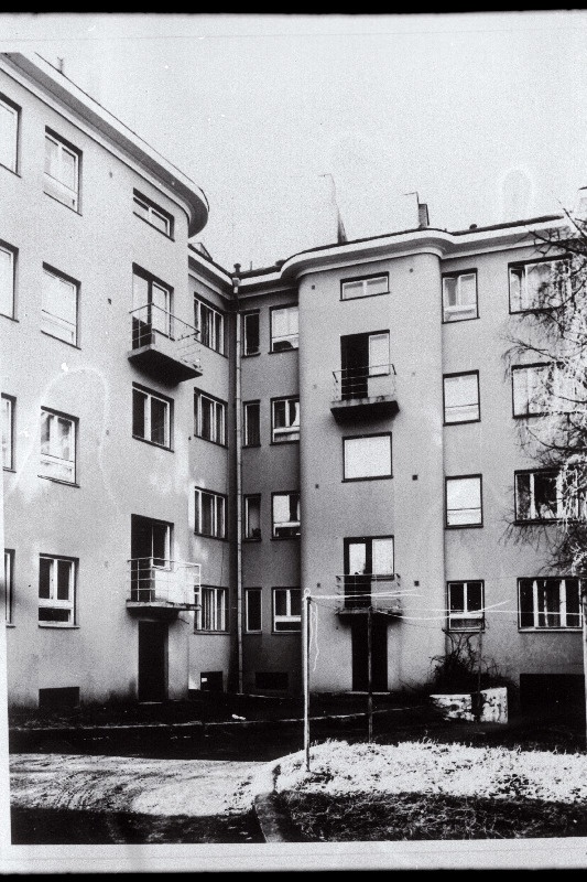 Lomonossovi tänav 30 (Gonsiori 54) ja Kuhlbarsi tänav 8 nurgal asuva hoone hoovikülg (ehitatud 1939.a.).