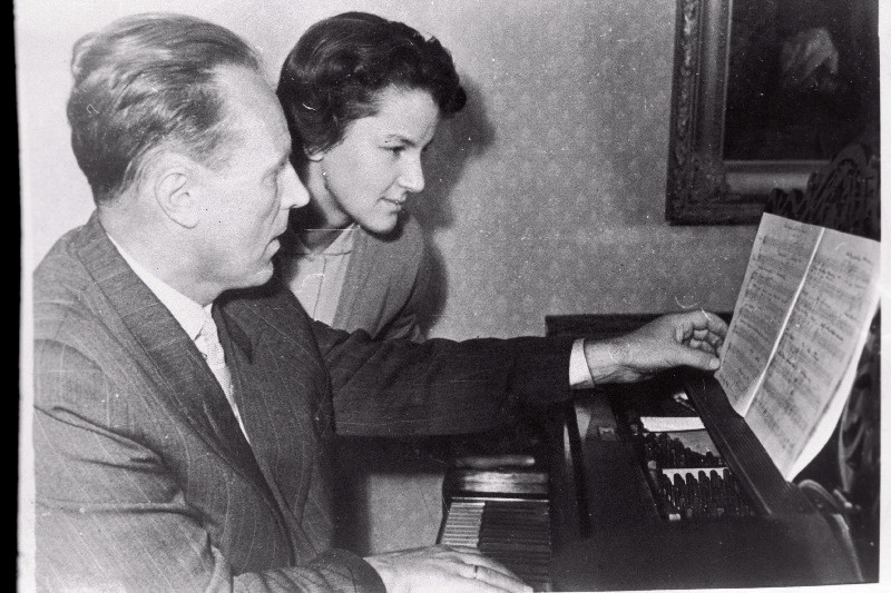 Helilooja Boris Kõrver tütrega.