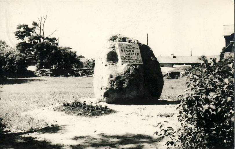 Mälestuskivi Georg Lurichi sünnikohas Väike-Maarjas