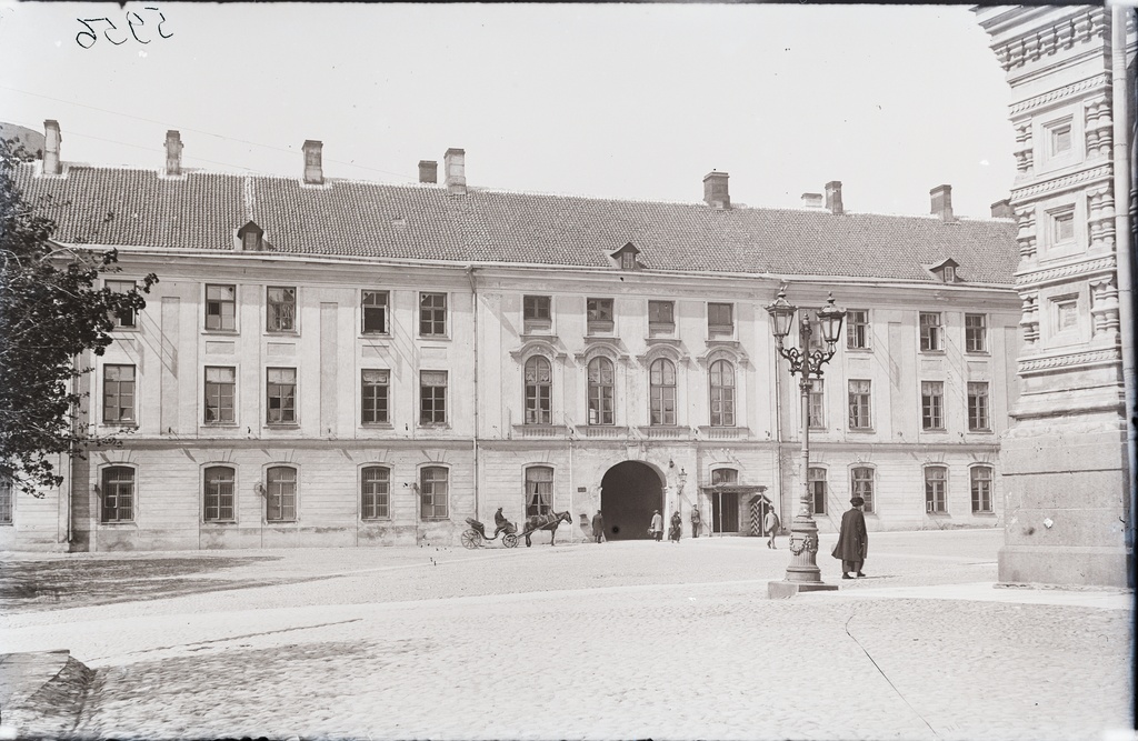 {'et': 'Tallinn, Toompea loss', '_type': 'lang'} - Tallinn, Toompea loss