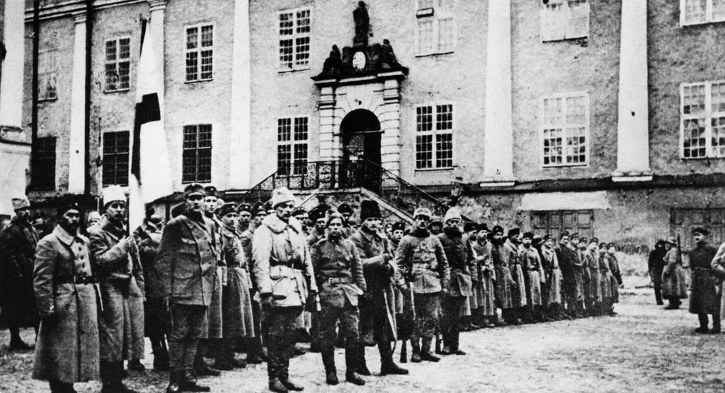 Finnish-volunteers-in Narva-1919 - Photograph of Finnish volunteers in Narva during the Estonian war of independence.