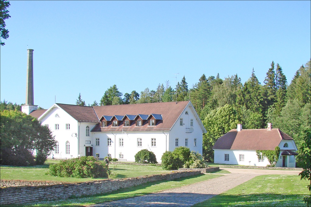 Les dépendances du manoir de Palmse (Estonie) (7631115092) - lang
