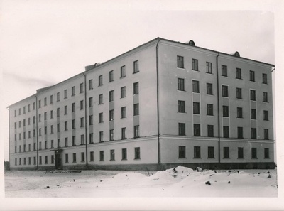 Uus EPA ühiselamu Kliiniku t (hilisem Ravila t) ääres (hilisem aadress Nooruse 1). Tartu, 8.01.1960.  duplicate photo