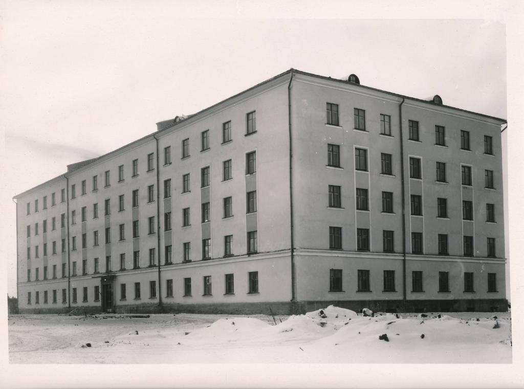 Uus EPA ühiselamu Kliiniku t (hilisem Ravila t) ääres (hilisem aadress Nooruse 1). Tartu, 8.01.1960.
