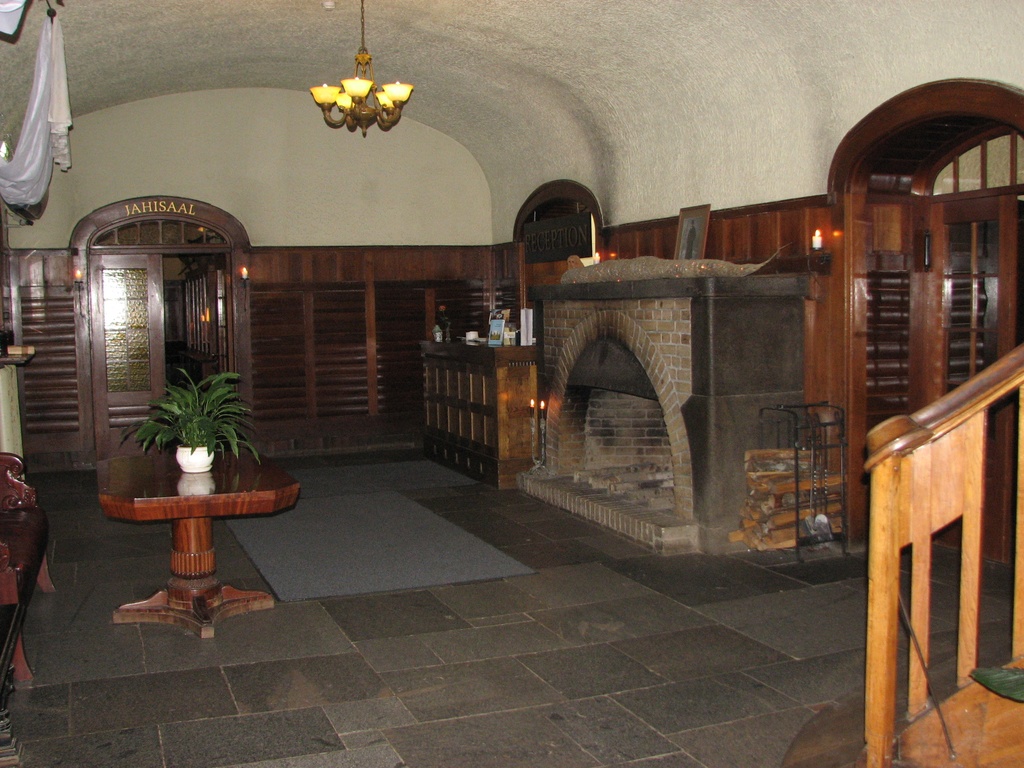 Taagepera Castle 01 - Taagepera Castle. Year 2008.

Lobby