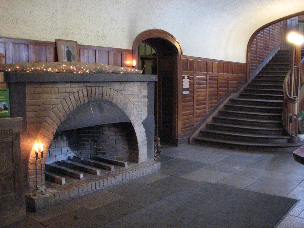 Taagepera Castle 02 - Taagepera Castle. Year 2008.

Lobby