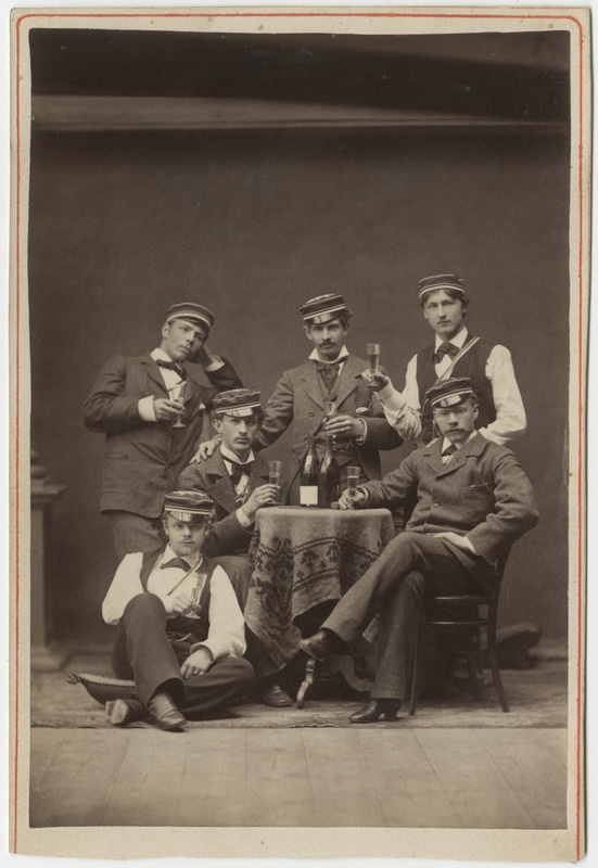 Osa korporatsiooni "Livonia" 1880. a I semestri värvicoetusest, grupifoto