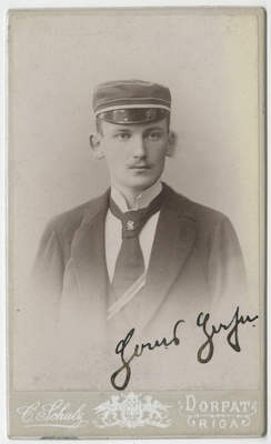 Korporatsiooni "Livonia" liige Johannes Hahn, portreefoto  duplicate photo