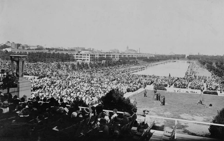 Scene at the dedication of the Lincoln Memorial exercises