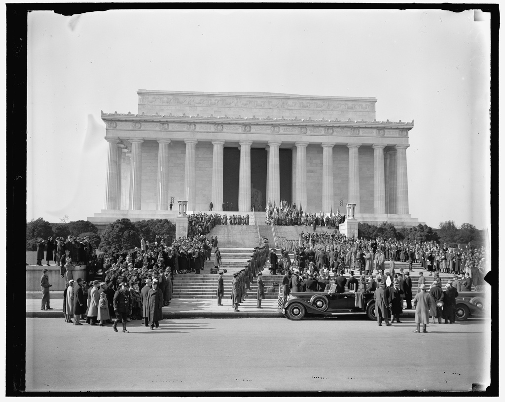 Group assembled at Lincoln Memorial LCCN2016862922 - Title: Group assembled at Lincoln Memorial
Abstract/medium: 1 negative : glass ; 4 x 5 in. or smaller