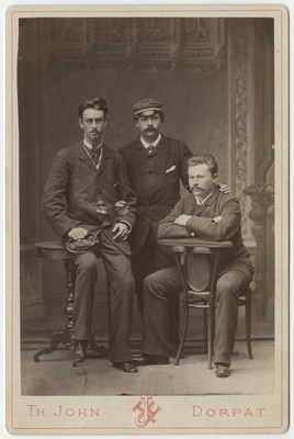 Korporatsiooni "Livonia" liikmed parun Heinrich von Louden ja tema akadeemiline isa Arthur von Wolffeldt ning omakorda tema akadeemiline isa Woldemar von Roth, grupifoto  duplicate photo
