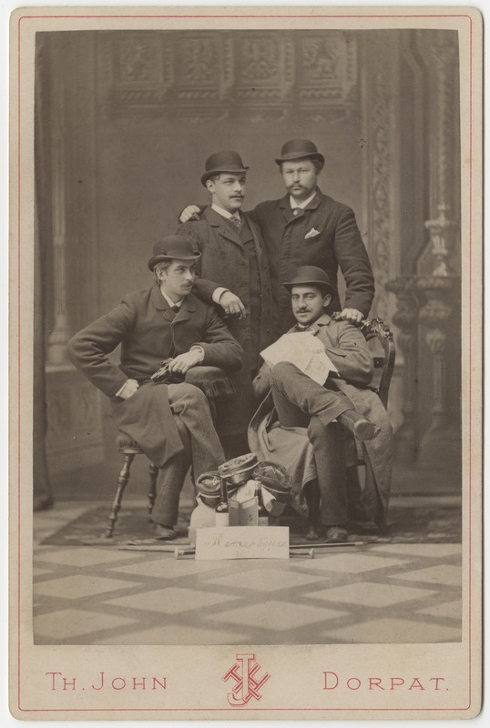 Korporatsiooni "Livonia" liikmed parun Friedrich Schoultz von Ascheraden, Woldemar von Roth, Erich von Oettingen ja parun Emil von Wolff, grupifoto