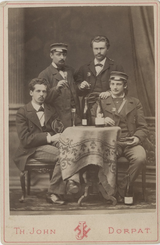Osa korporatsiooni "Livonia" 1881. a II semestri värvicoetusest, grupifoto