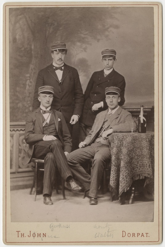 Osa korporatsiooni "Livonia" 1892. a I semestri värvicoetusest, grupifoto