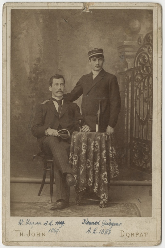 Korporatsiooni "Livonia" liikmed Konrad Gürgens ja tema akadeemiline isa parun Wilhelm von Ungern-Sternberg, grupifoto