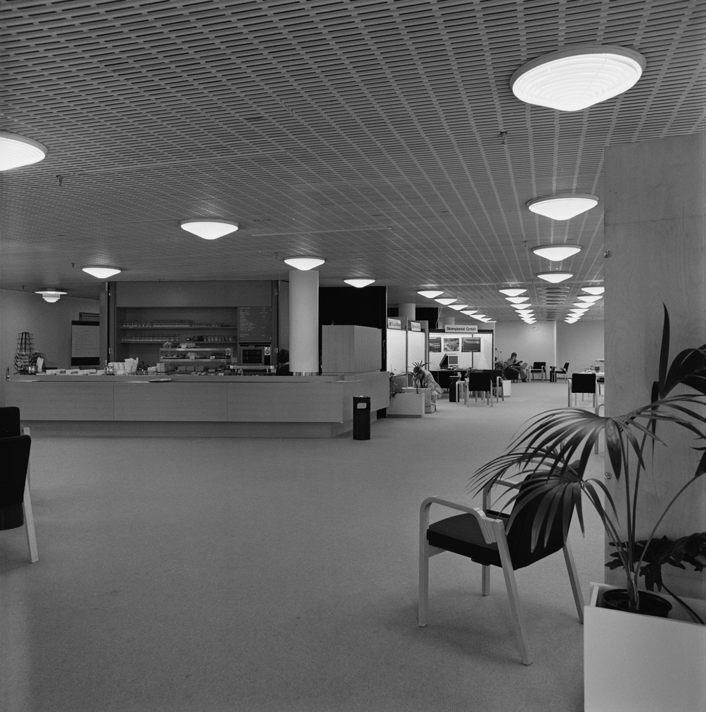 {'fi': 'Finlandia-talo, kongressisiipi, lämpiö', '_type': 'lang'} - Finlandia-talo, kongressisiipi, lämpiö. Arkkitehti Alvar Aalto, valmistunut 1975. -- negatiivi, filmi, mv