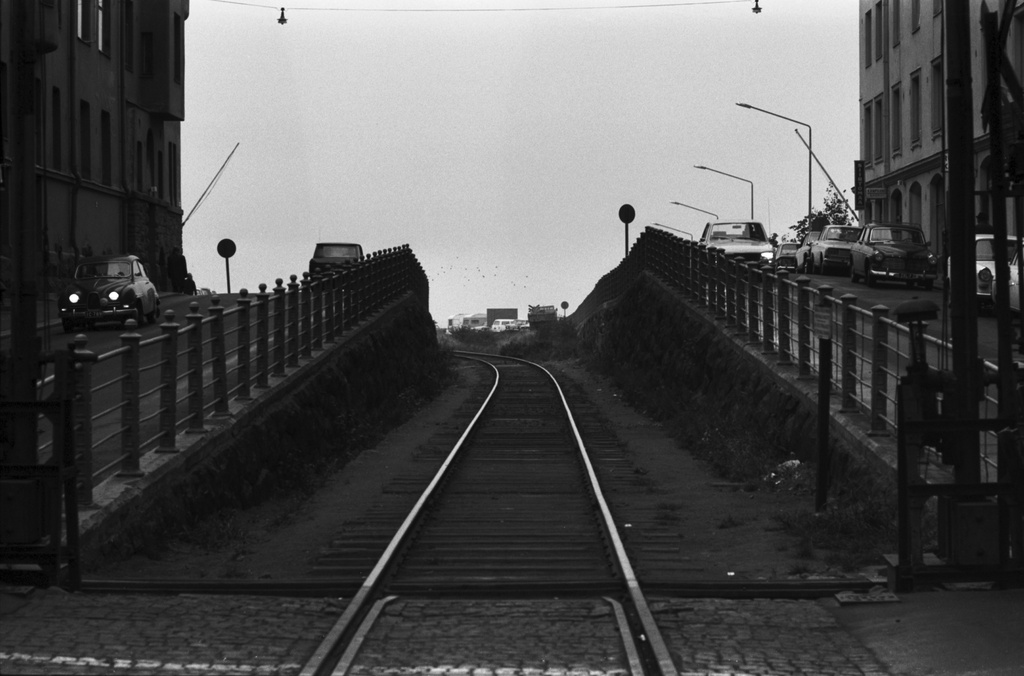 Helsinki harbour rail, Telakkakatu, 1970 - 1970 . Telakkakatu. Satamarataa Munkkisaarenkadun risteyksestä Eiran suuntaan.