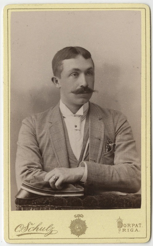 Korporatsiooni "Livonia" liige Alfred von zur Mühlen, portreefoto