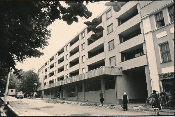 Kooperatiivelamu Poe 9 (arh. R.- L. Kivi). Remont Poe tänaval. Tartu, 1980.