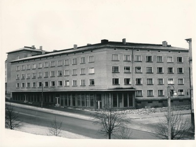 Uus korterelamu Riia 9, vaade Riia t poolt. Tartu, 1961.  similar photo
