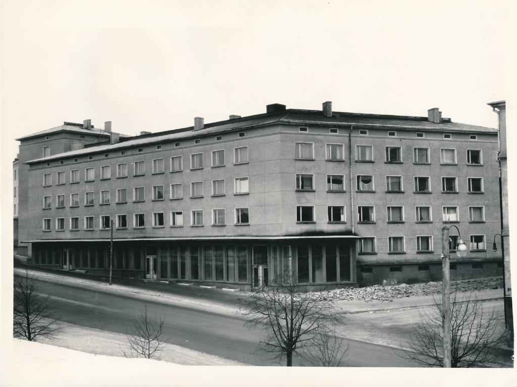 Uus korterelamu Riia 9, vaade Riia t poolt. Tartu, 1961.
