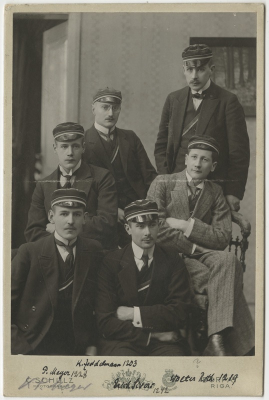 Korporatsiooni "Livonia" liikmetest akadeemilised isad ja pojad, grupifoto