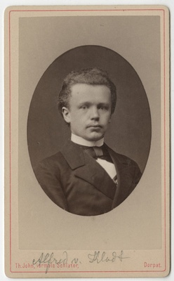 Korporatsiooni "Livonia" liige Alfred von Klot, portreefoto  duplicate photo