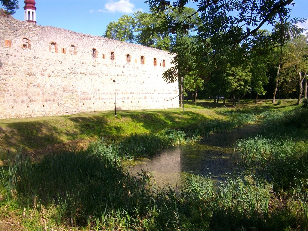 Põltsamaa linnuse varemed vallikraaviga 2 - Põltsamaa linnuse varemed vallikraaviga