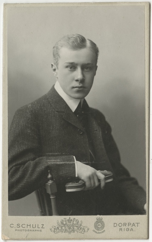Korporatsiooni "Estonia" liige parun Benjamin von Schilling, portreefoto