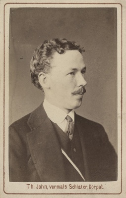 Arvatavasti korporatsiooni "Curonia" liige, portreefoto  duplicate photo