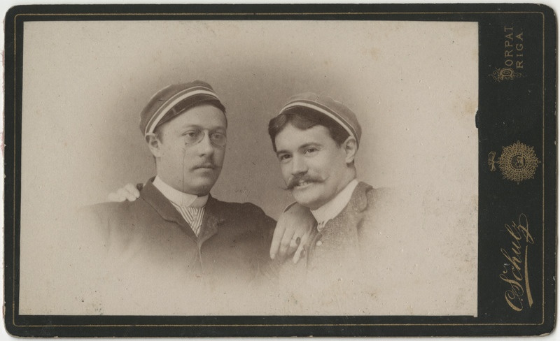 Kaks baltisaksa korporatsioonide liiget, grupifoto